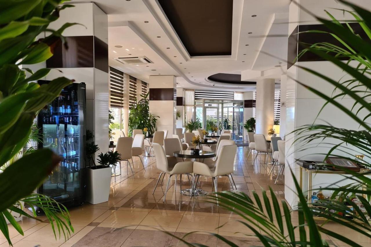 Hotel Arvi Durrës Exterior foto