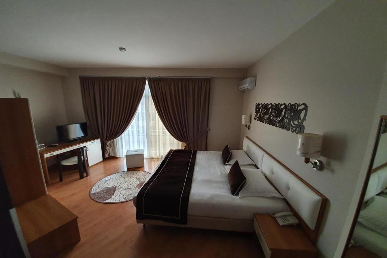 Hotel Arvi Durrës Exterior foto