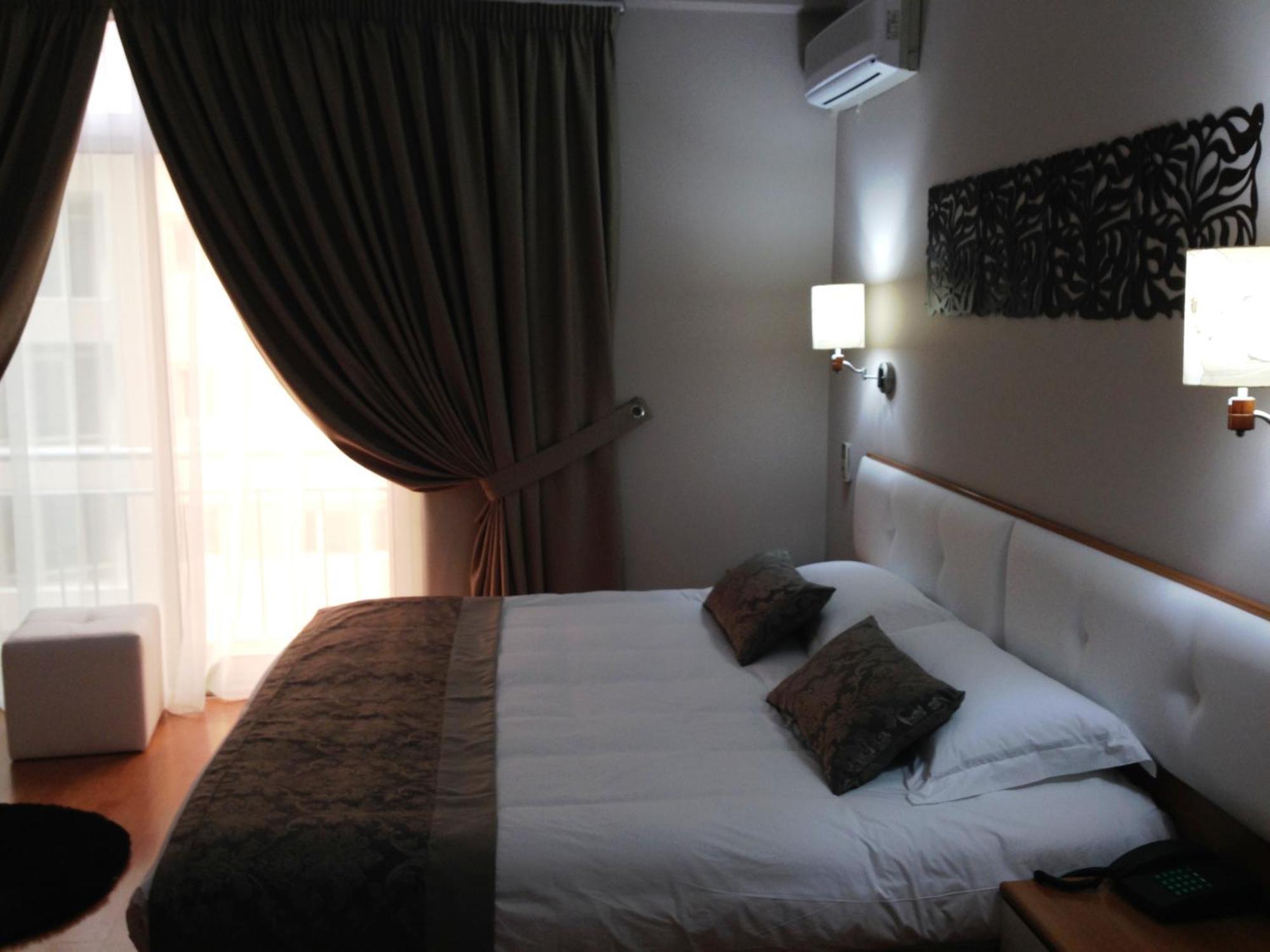 Hotel Arvi Durrës Quarto foto