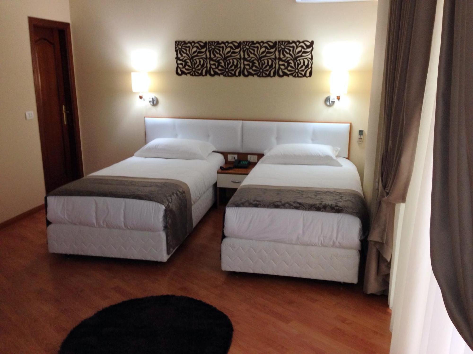 Hotel Arvi Durrës Quarto foto