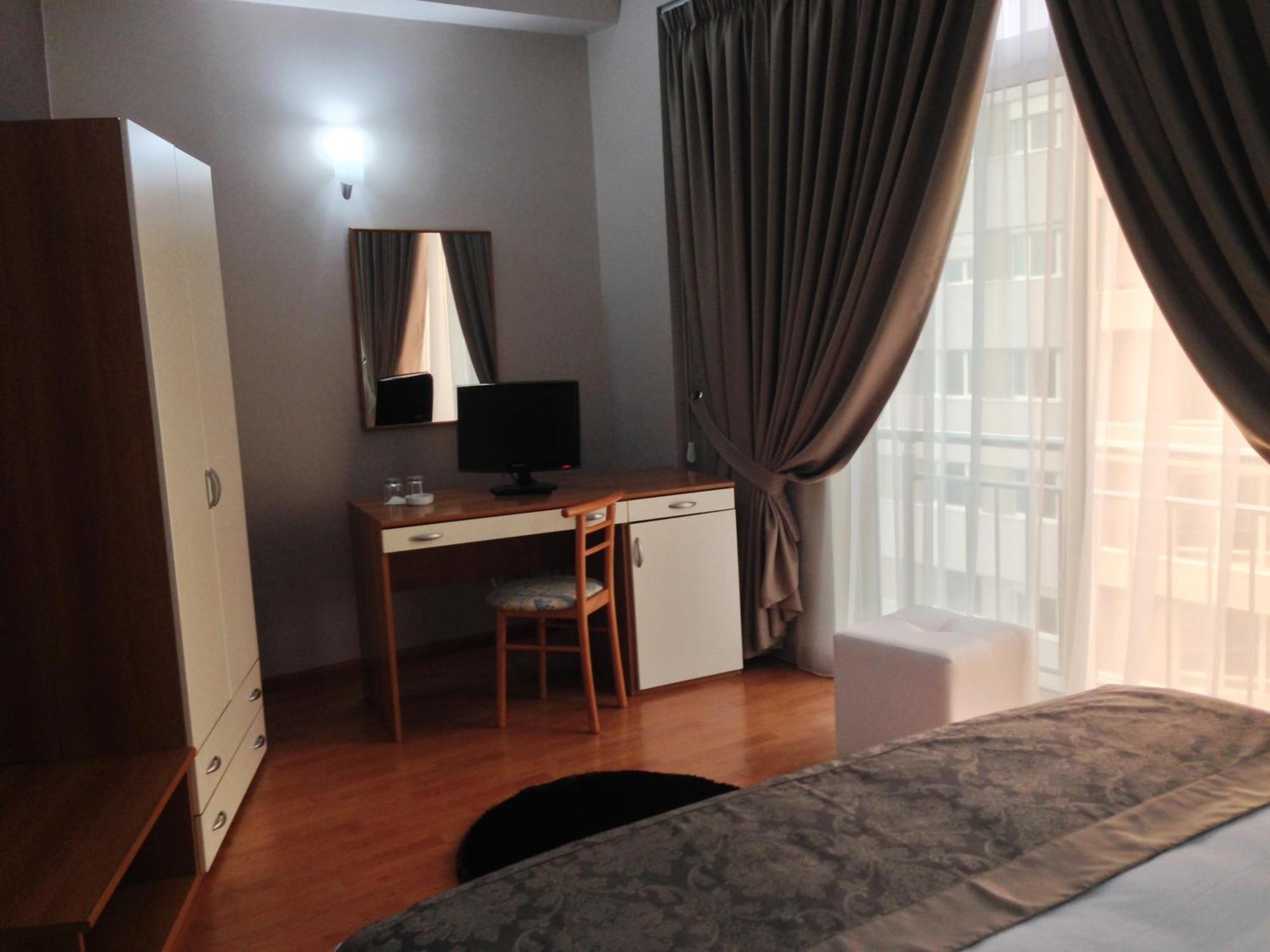 Hotel Arvi Durrës Quarto foto